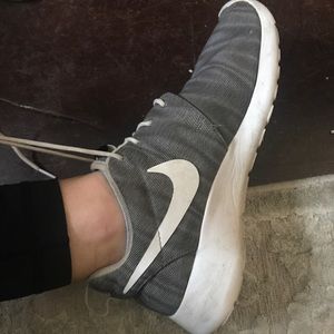 Nike roshes run grey swirl